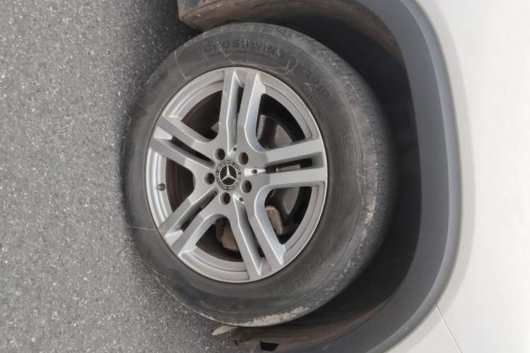 Used Mercedes-Benz GLB 2020 GLB 200 Dynamic Edition Right Front Wheel Hub