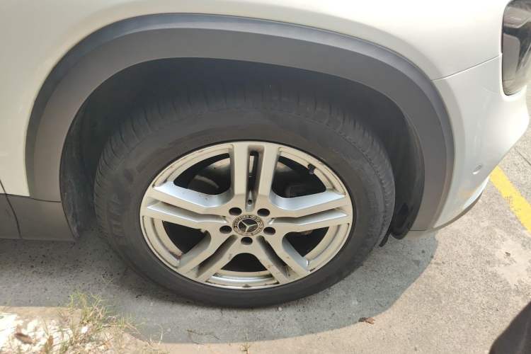 Used Mercedes-Benz GLB 2020 GLB 180 Dynamic Edition Right Front Wheel Hub