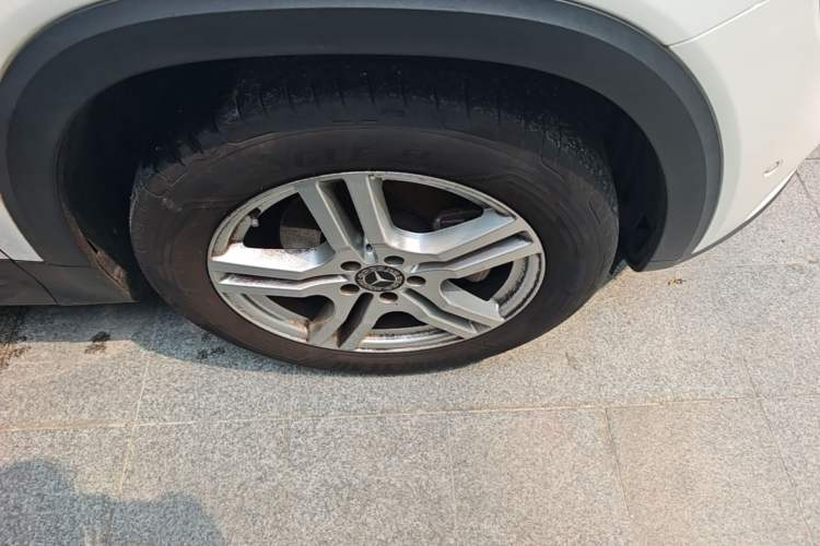 Used Mercedes-Benz GLB 2020 GLB 180 Dynamic Edition Right Front Wheel Hub