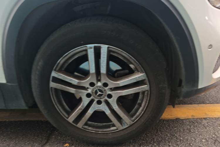 Used Mercedes-Benz GLB 2020 GLB 180 Dynamic Edition Right Front Wheel Hub