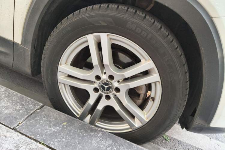 Used Mercedes-Benz GLB 2020 GLB 180 Dynamic Edition Right Front Wheel Hub