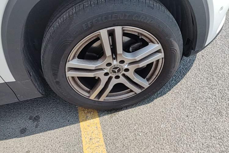 Used Mercedes-Benz GLB 2020 GLB 200 Dynamic Edition Right Front Wheel Hub