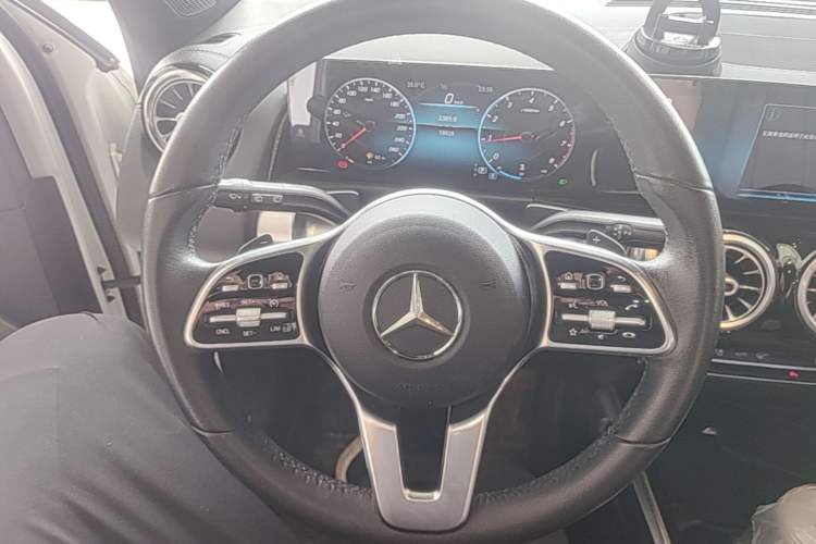 Used Mercedes-Benz GLB 2020 Updated GLB 200 Dynamic Edition Steering Wheel