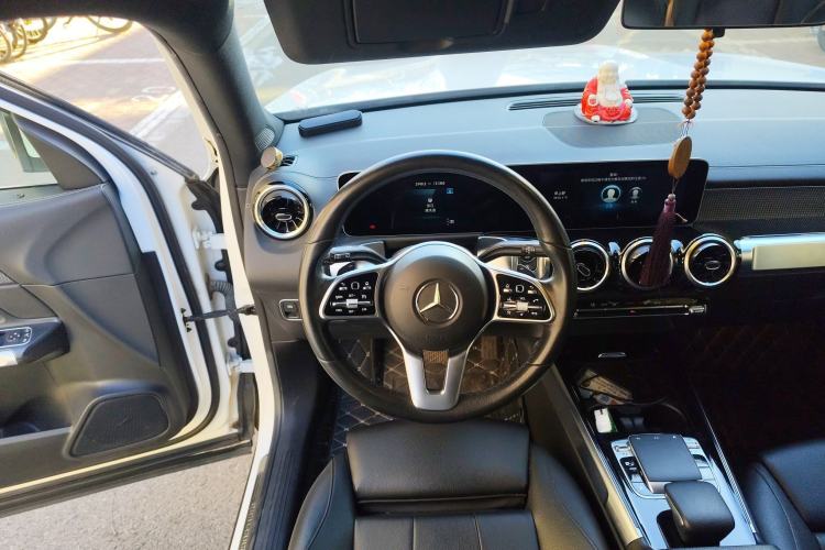 Used Mercedes-Benz GLB 2020 GLB 200 Dynamic Edition Steering Wheel