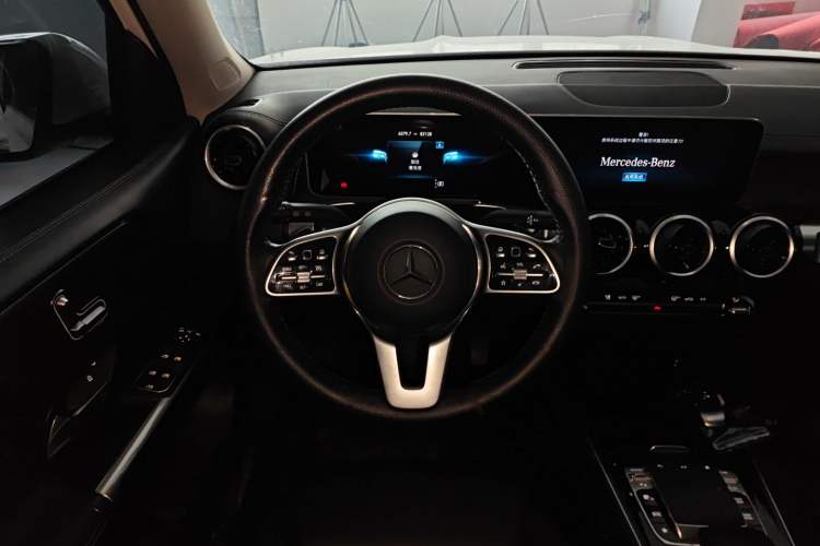 Used Mercedes-Benz GLB 2020 GLB 200 Dynamic Edition Steering Wheel