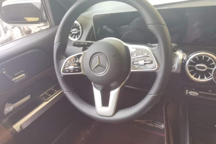 Used Mercedes-Benz GLB 2020 GLB 200 Stylish Edition Steering Wheel