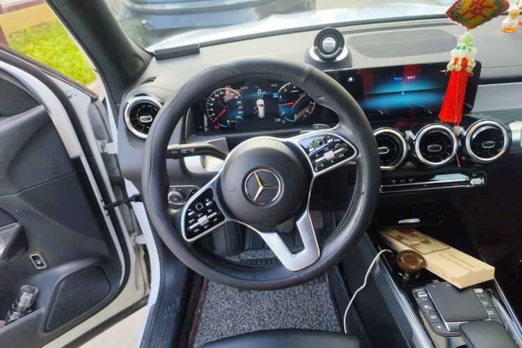 Used Mercedes-Benz GLB 2020 GLB 180 Dynamic Edition Steering Wheel