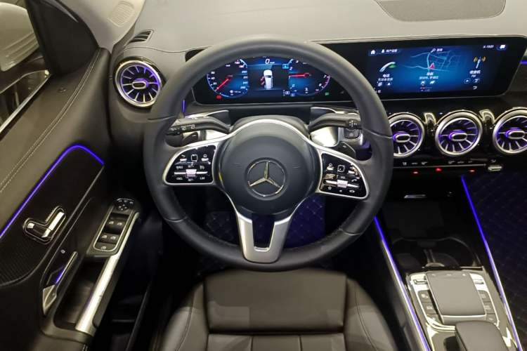 Used Mercedes-Benz GLB 2020 GLB 200 Stylish Edition Steering Wheel