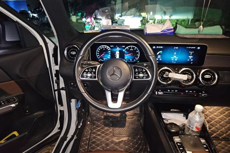 Used Mercedes-Benz GLB 2020 GLB 200 Dynamic Edition Steering Wheel
