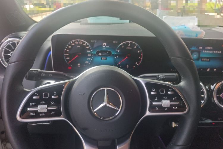 Used Mercedes-Benz GLB 2020 GLB 180 Fashion Model Steering Wheel