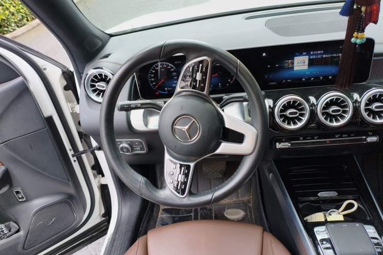 Used Mercedes-Benz GLB 2020 GLB 200 Stylish Edition Steering Wheel