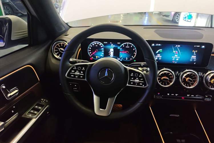 Used Mercedes-Benz GLB 2020 Updated GLB 200 Dynamic Edition Steering Wheel