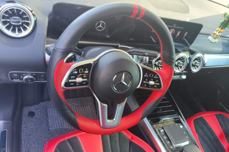 Used Mercedes-Benz GLB 2020 GLB 200 Dynamic Edition Steering Wheel