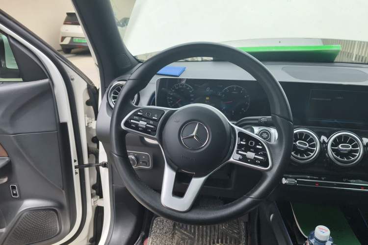 Used Mercedes-Benz GLB 2020 Updated GLB 200 Dynamic Edition Steering Wheel