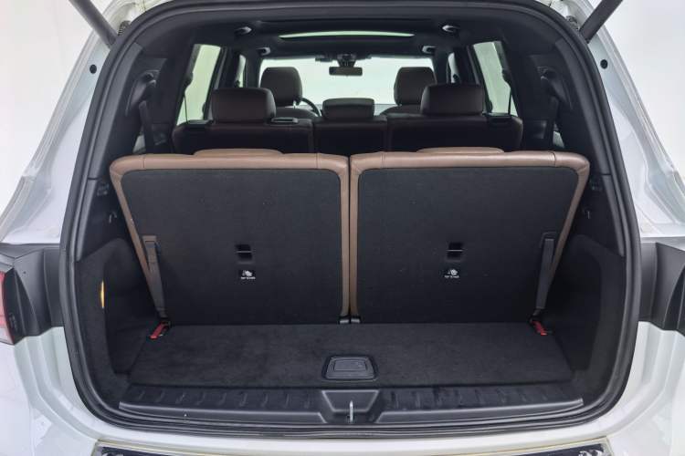 Used Mercedes-Benz GLB 2020 Facelift GLB 200 Fashion Edition Trunk