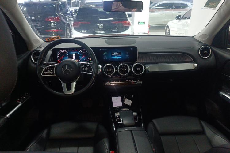 Used Mercedes-Benz GLB 2020 GLB 200 Dynamic Edition Center Console