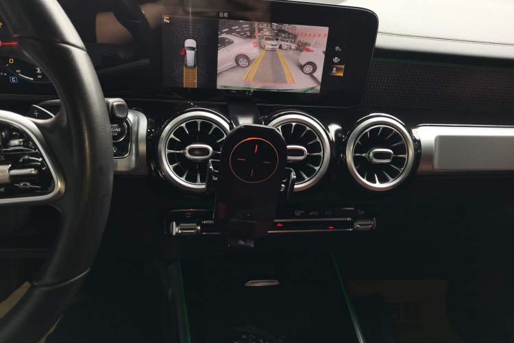 Used Mercedes-Benz GLB 2021 GLB 200 Dynamic Edition Audio And AC Panel