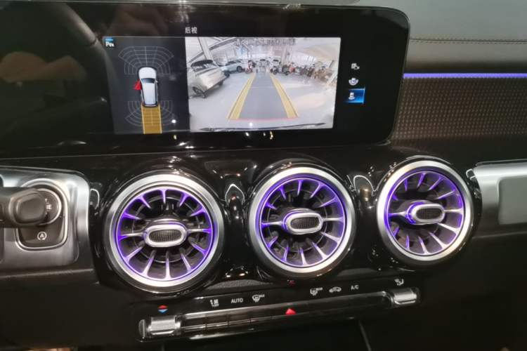 Used Mercedes-Benz GLB 2021 GLB 200 Dynamic Edition Audio And AC Panel