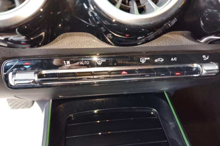 Used Mercedes-Benz GLB 2021 GLB 200 Dynamic Edition Audio And AC Panel