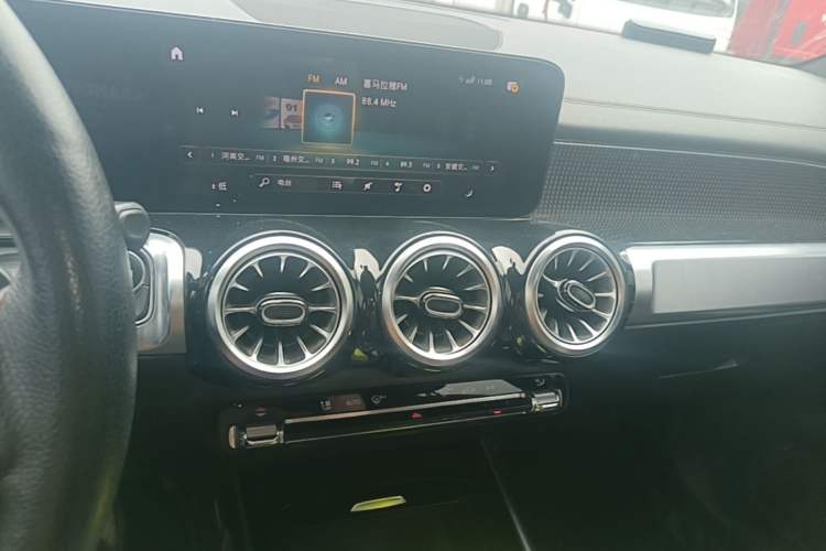 Used Mercedes-Benz GLB 2021 GLB 200 Dynamic Edition Audio And AC Panel