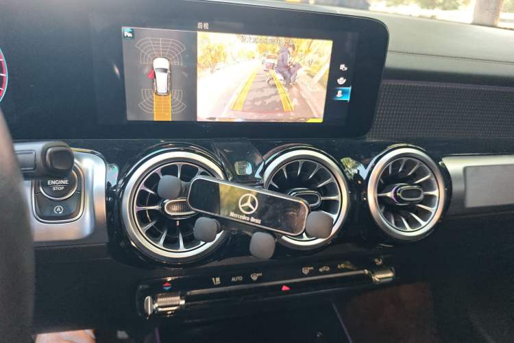 Used Mercedes-Benz GLB 2021 GLB 200 Dynamic Edition Audio And AC Panel