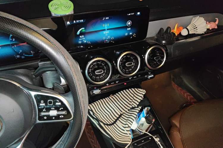 Used Mercedes-Benz GLB 2021 GLB 180 Dynamic Edition Audio And AC Panel