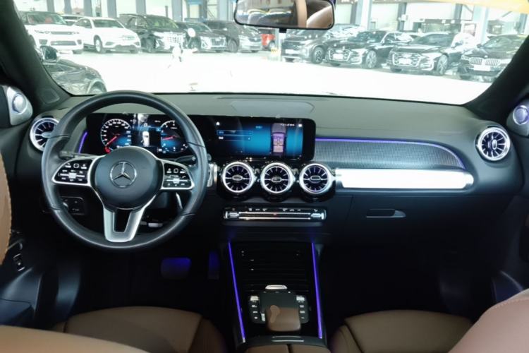 Used Mercedes-Benz GLB 2021 GLB 200 Dynamic Edition Center Console