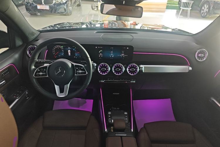 Used Mercedes-Benz GLB 2021 GLB 200 4MATIC Center Console