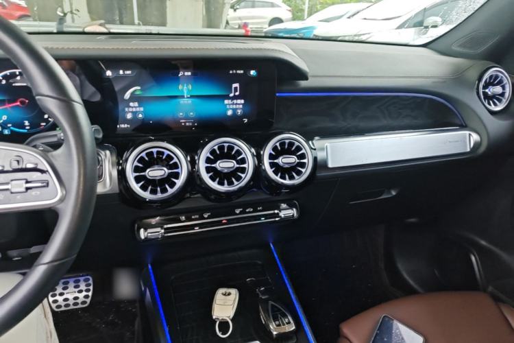 Used Mercedes-Benz GLB 2021 GLB 180 Dynamic Edition Center Console