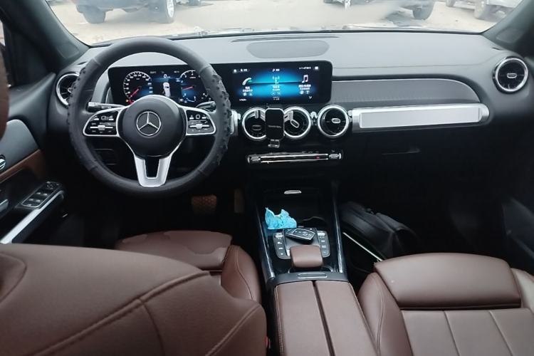 Used Mercedes-Benz GLB 2021 GLB 180 Dynamic Edition Center Console