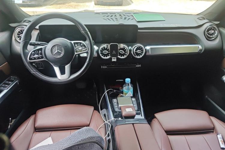 Used Mercedes-Benz GLB 2021 GLB 200 4MATIC Center Console