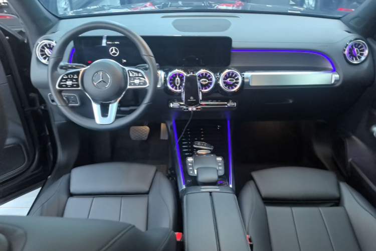 Used Mercedes-Benz GLB 2021 GLB 200 Dynamic Edition Center Console