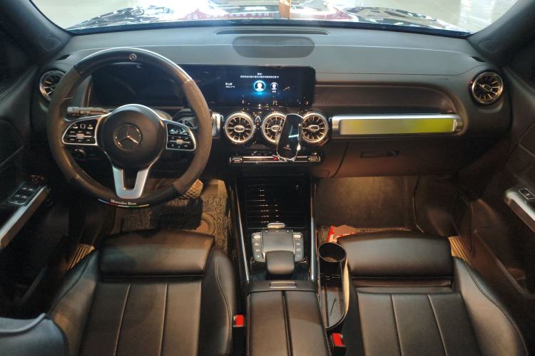 Used Mercedes-Benz GLB 2021 GLB 200 Dynamic Edition Center Console
