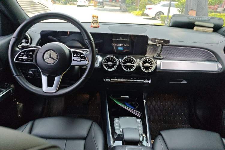 Used Mercedes-Benz GLB 2021 GLB 200 Dynamic Edition Center Console
