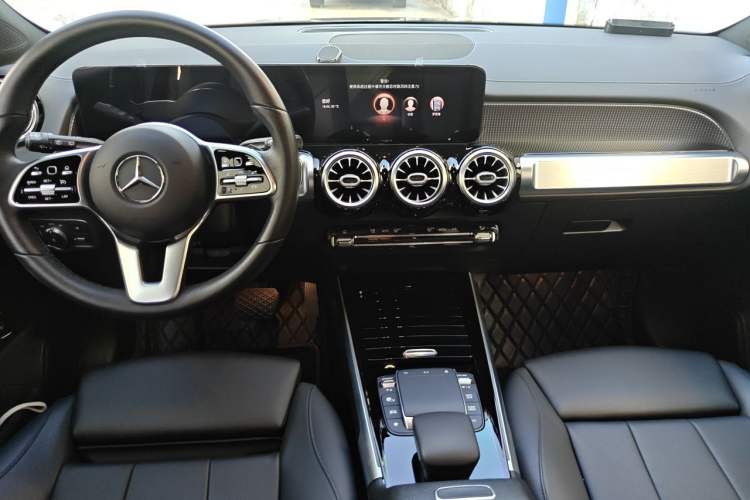 Used Mercedes-Benz GLB 2021 GLB 200 Dynamic Edition Center Console