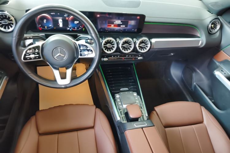 Used Mercedes-Benz GLB 2021 GLB 200 Dynamic Edition Center Console