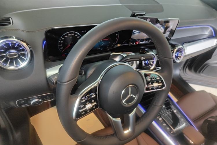Used Mercedes-Benz GLB 2021 GLB 200 Fashion Model Center Console