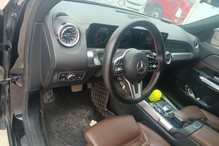 Used Mercedes-Benz GLB 2021 GLB 200 Dynamic Edition Center Console