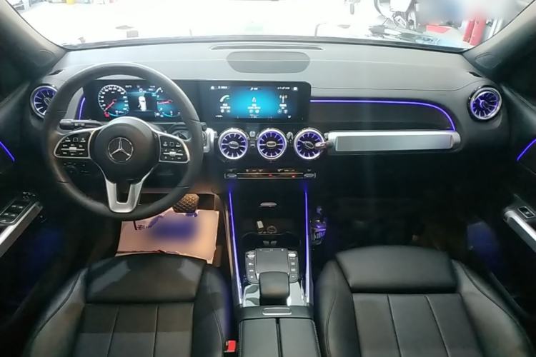 Used Mercedes-Benz GLB 2021 GLB 200 Fashion Model Center Console