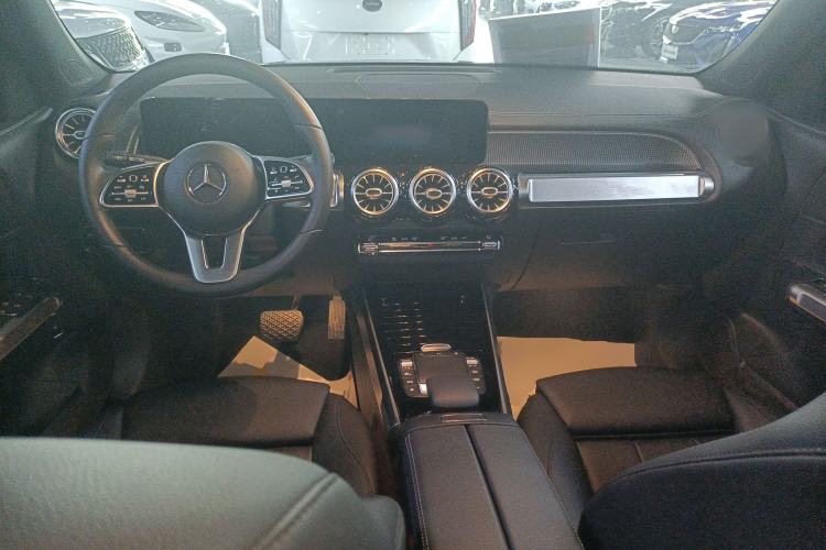 Used Mercedes-Benz GLB 2021 GLB 200 Fashion Model Center Console
