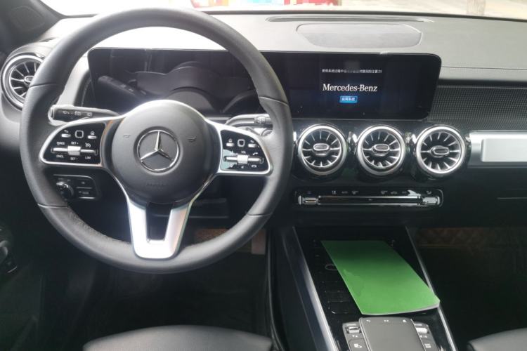 Used Mercedes-Benz GLB 2021 GLB 200 Fashion Model Center Console