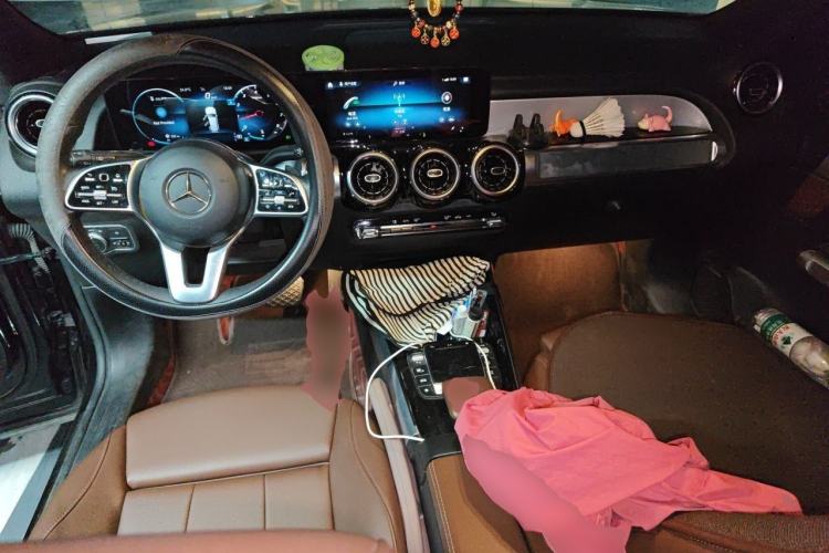 Used Mercedes-Benz GLB 2021 GLB 180 Dynamic Edition Center Console