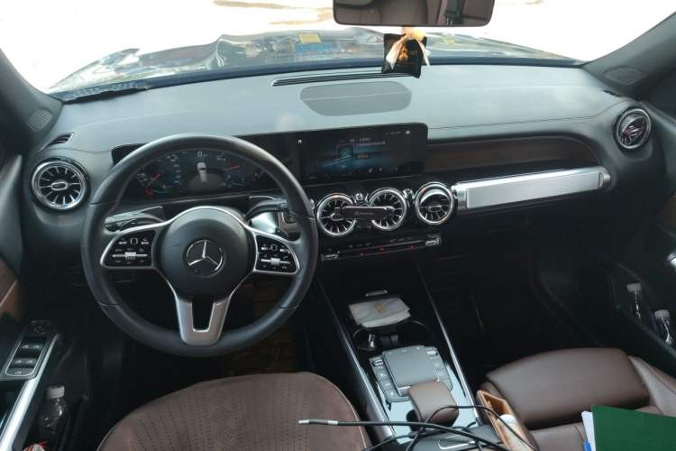 Used Mercedes-Benz GLB 2021 GLB 200 4MATIC Center Console
