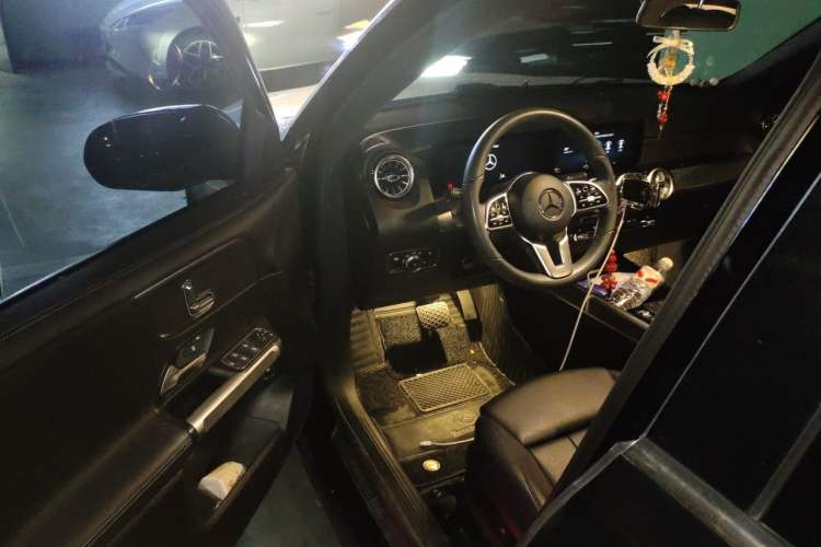 Used Mercedes-Benz GLB 2021 GLB 200 Dynamic Edition Driver Seat