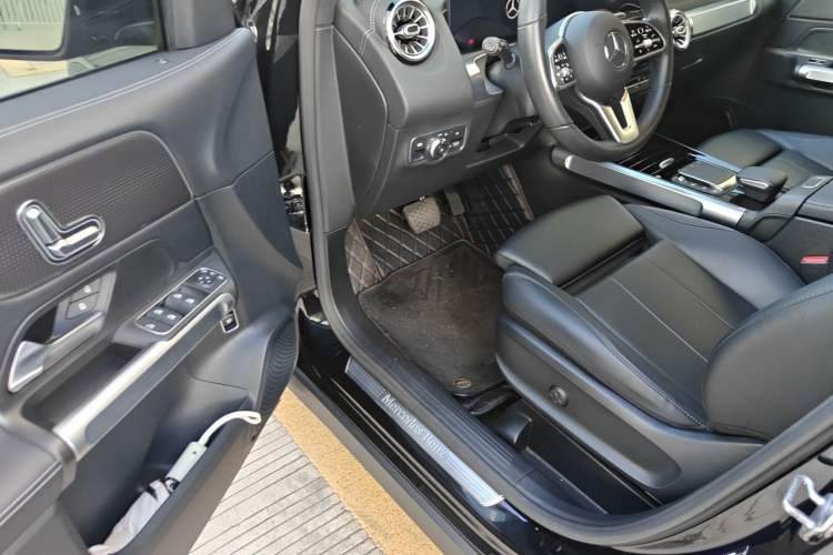Used Mercedes-Benz GLB 2021 GLB 200 Dynamic Edition Driver Seat