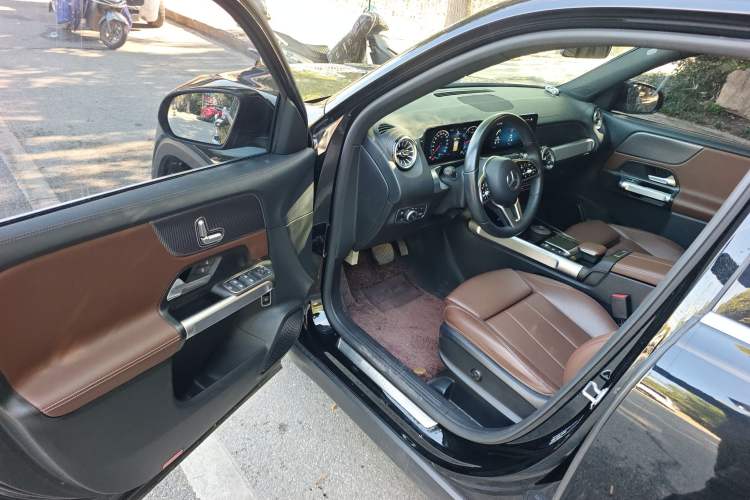 Used Mercedes-Benz GLB 2021 GLB 200 Dynamic Edition Driver Seat