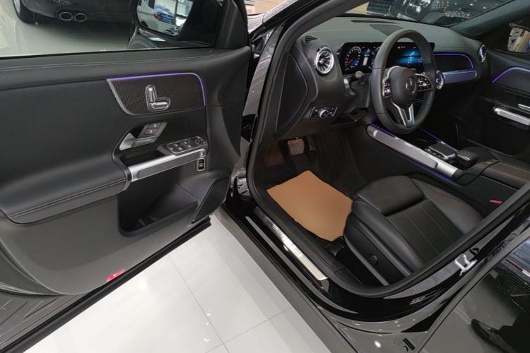 Used Mercedes-Benz GLB 2021 GLB 200 Dynamic Edition Driver Seat