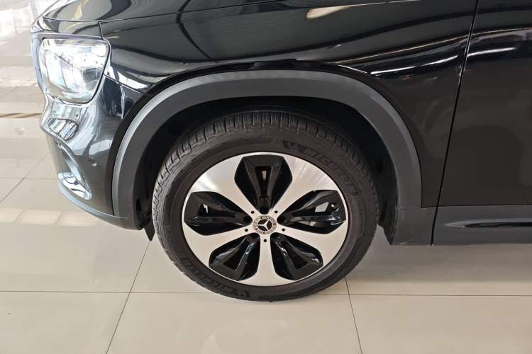Used Mercedes-Benz GLB 2021 GLB 200 4MATIC Exterior 4