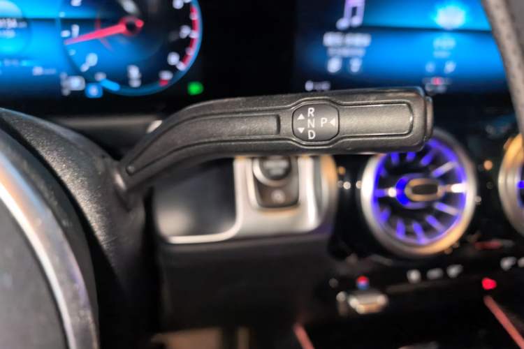 Used Mercedes-Benz GLB 2021 GLB 200 Dynamic Edition Gear Lever