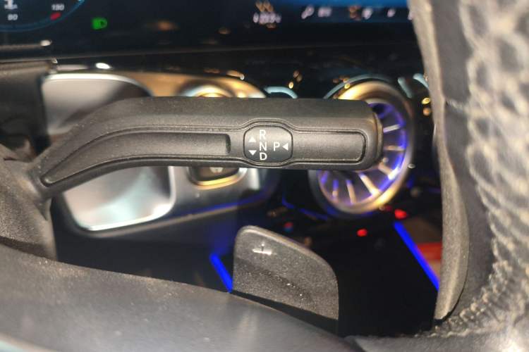 Used Mercedes-Benz GLB 2021 GLB 200 Dynamic Edition Gear Lever
